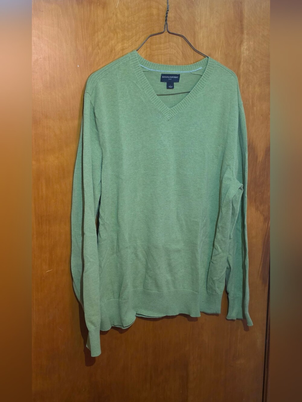 Banana Republic Factory Men’s Sage Green V-Neck Knit Sweater Size L